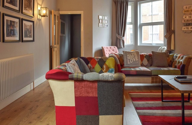 6 bedroom accommodation in Southport