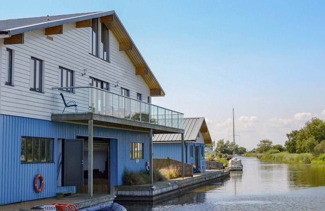 6 bedroom accommodation in Martham