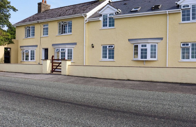6 bedroom accommodation in Narbeth