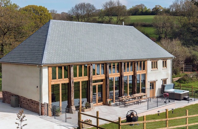 6 bedroom accommodation in Cadeleigh, near Tiverton