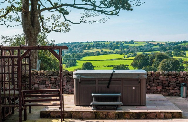 6 bedroom accommodation in Horton, near Leek