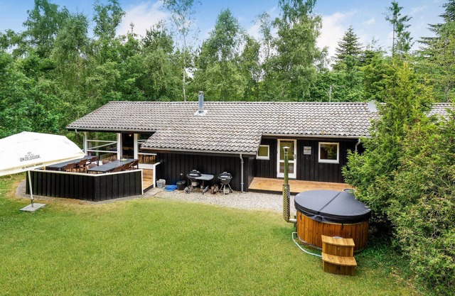 6 bedroom amazing home in Nykøbing Sj