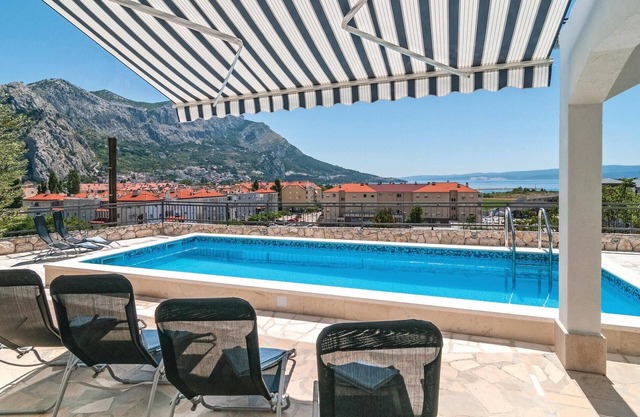 6 bedroom awesome home in Omis
