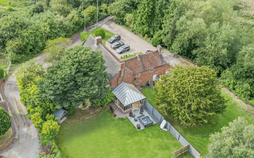 6 Bedroom Country Cottage with Hot Tub