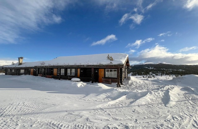 6 bedroom cozy home in Kvam