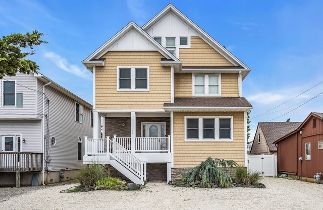 6 Bedroom Home in SOUTH Seaside Park one BLOCK FROM ISLAND BEACH STATE PARK!