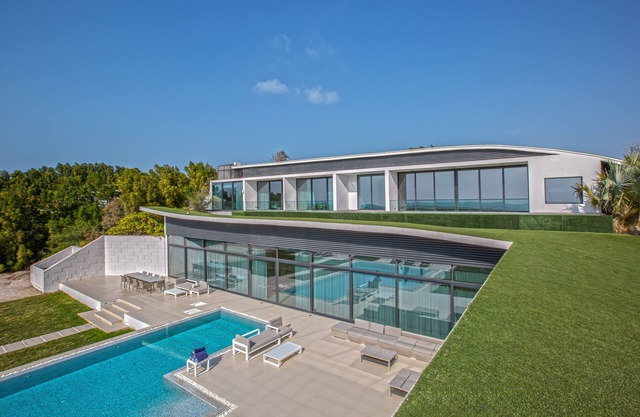 6 Bedroom Luxury Mansion, Private Island, Private Beach and Pool