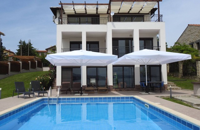 6 bedroom luxury villa in quiet area, with private pool near beaches