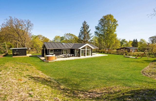 6 bedroom nice home in Glesborg