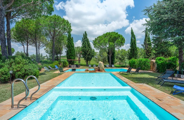 6 bedroom nice home in Grosseto
