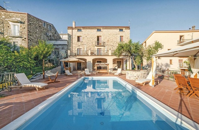 6 bedroom nice home in Vibonati -SA-