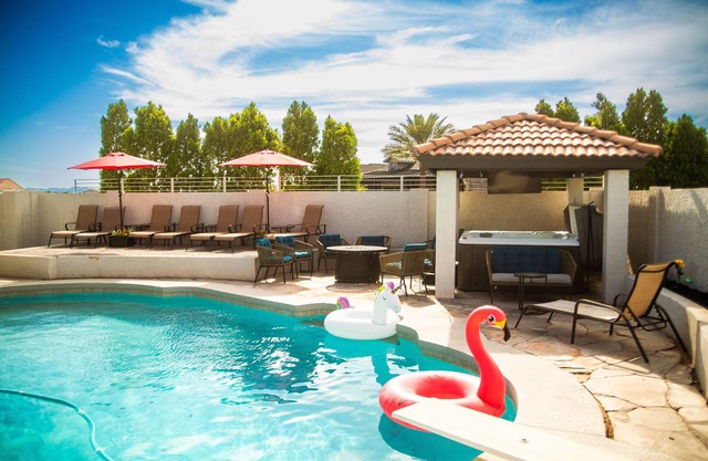 6 Bedroom Resort Central location Close to Tempe Scottsdale Golf Sprint Training