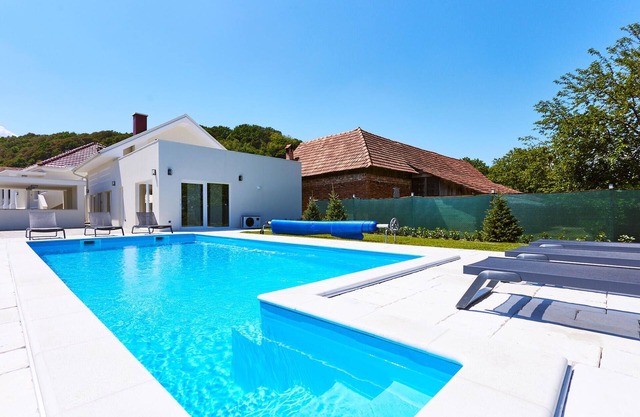 6 bedroom stunning home in Podgrade