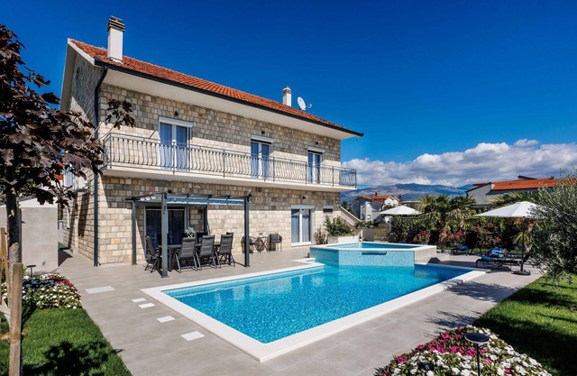 6 bedroom stunning home in Sinj