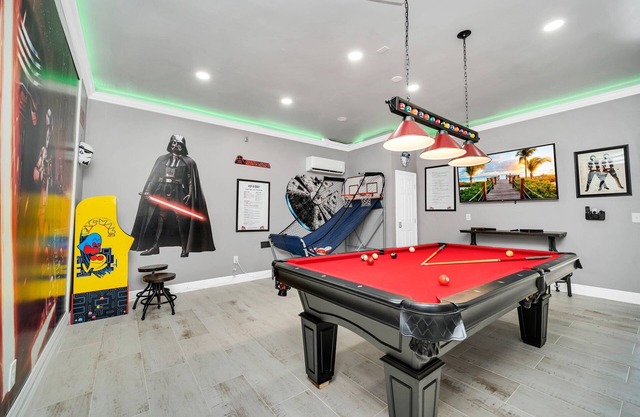 6 Bedroom Themed Villa Near Disney World with Pool, Hot tub & Private Game Room