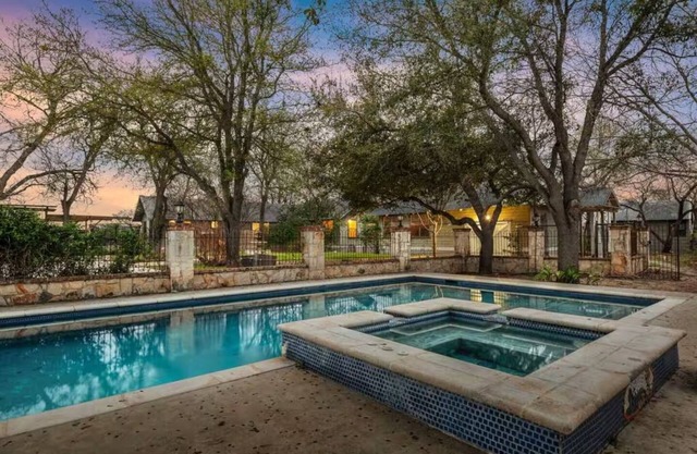 6-Bedroom Vacation Home Just Steps to the San Marcos River