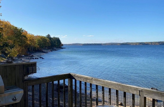 6 bedroom waterfront cabin -enjoy beautiful sunsets!
