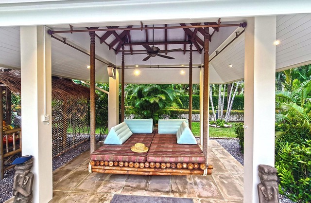 6-bedrooms, 12 guests; private pool,3 dining areas, kitchen, movie room, luxury.