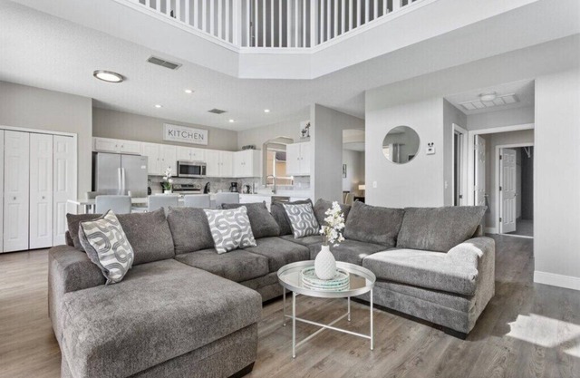 6 Bedrooms/4.5 Bathrooms Seasons (1270 SB)
