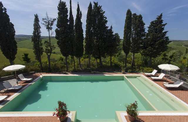 6 bedrooms villa with private infinity pool. Near Montaione with A/C and Wi-Fi!
