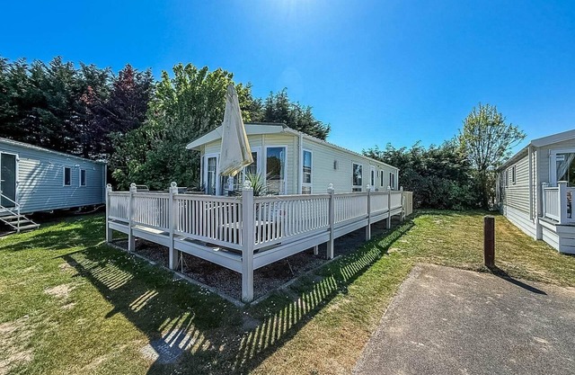 6 berth caravan with decking at Cherry Tree Park in Norfolk ref 70014G