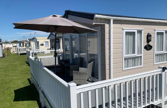 6 berth luxury caravan, Lyons Winkups Holiday Park
