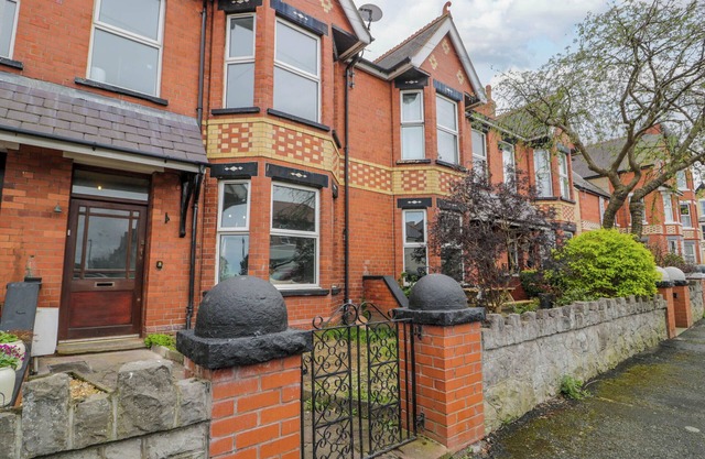 6 CANNING ROAD, pet friendly, country holiday cottage in Colwyn Bay