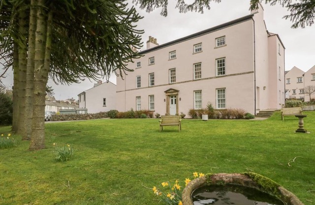 6 Cark House