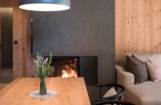 # 6 Exclusive apartment with lake view, fireplace & sauna