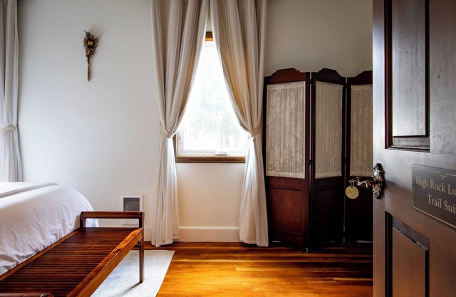 #6 High Rock Lookout Trail Suite 18+ Private Bath