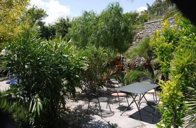 6 km from the sea, in Ligurian back-country, olive grove, old village district