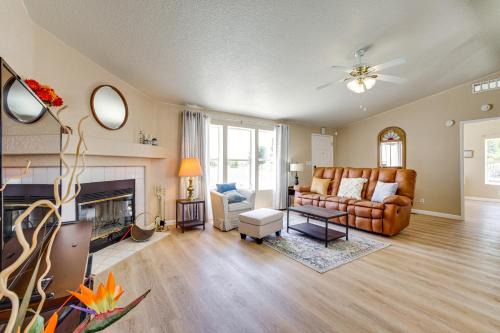 6 Mi to Downtown Pahrump Scenic Desert Retreat