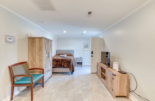 6 Mi to Dtwn: Studio Rental in Richmond!