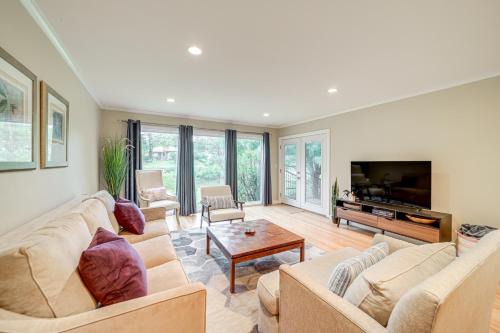 6 Mi to Dtwn Waterfront Home in Tulsa!