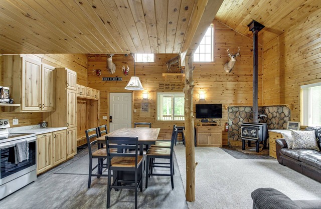 6 Mi to Spider Lake ATV Trails: Cabin w/Fire Pit
