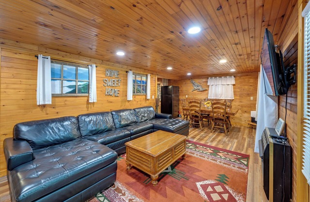 6 Mi to Town: Robbinsville Apt w/Deck & Grill