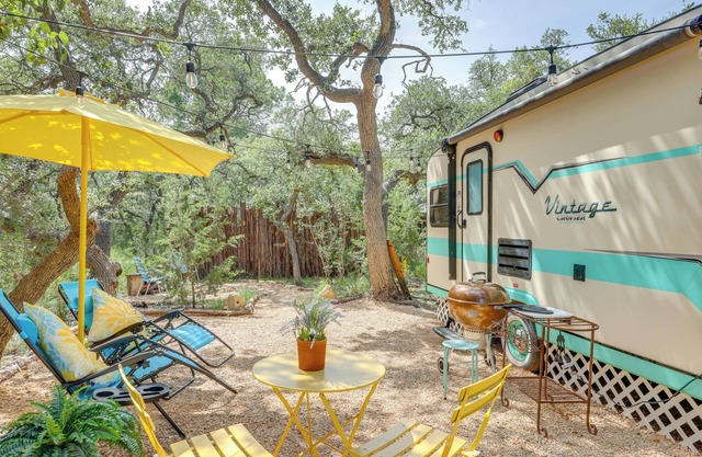 6 Mi to Wimberley Square: 'Happy Days Cruiser'