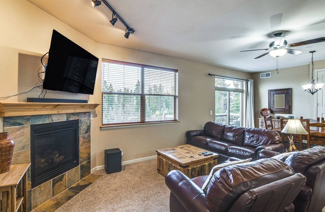 6 Mi to Winter Park: Cozy Mtn Condo w/Hot Tub