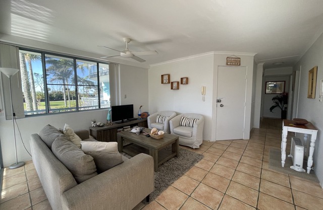 6 On the Beach - Cotton Tree