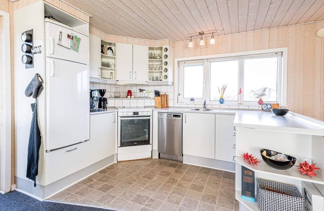 6 person holiday home in Hvide Sande