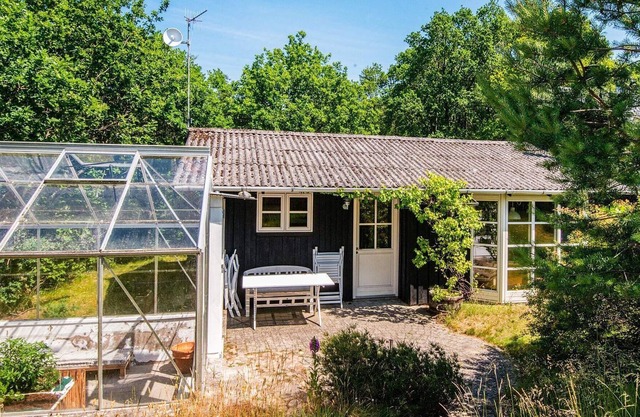 6 person holiday home in Allingåbro