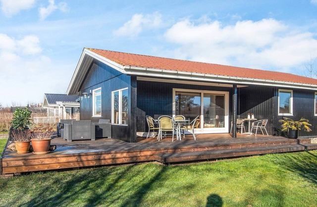 6 person holiday home in Juelsminde
