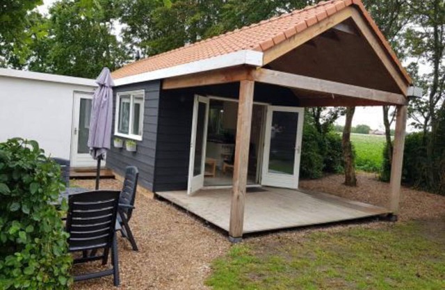 6-person holiday home in Grijpskerke