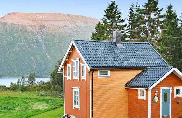 6 person holiday home in Gullesfjord