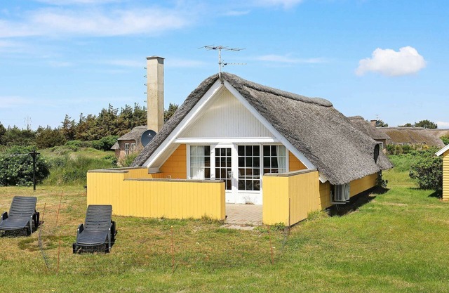 6 person holiday home in Ringkøbing-By Traum