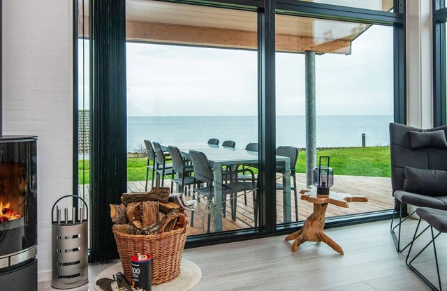 6 person holiday home in Ebeltoft