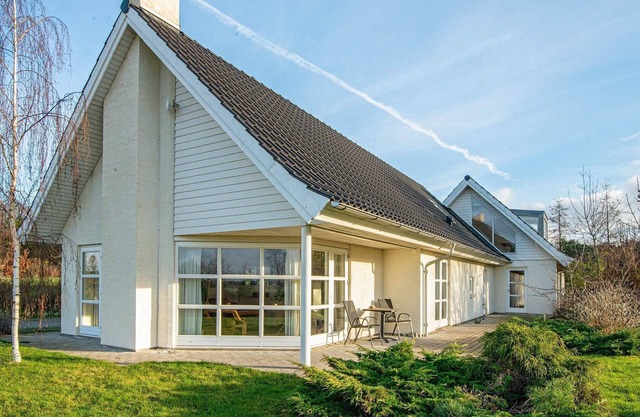 6 person holiday home in Glesborg-By Traum