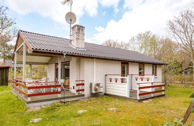 6 person holiday home in Glesborg