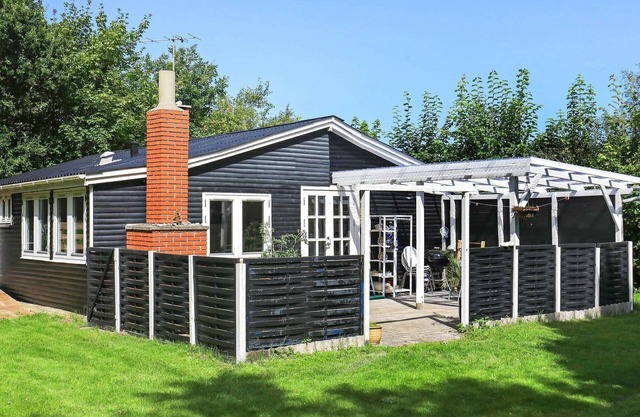6 person holiday home in Glesborg-By Traum