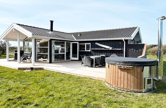 6 person holiday home in Hjørring-By Traum